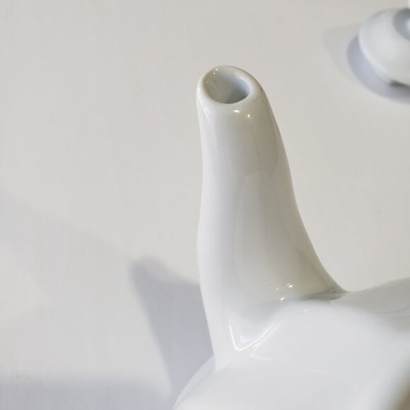 Chantal 24oz 3-Cup White Ceramic Teapot with Lid, Like New Condition - Picture 5 of 5